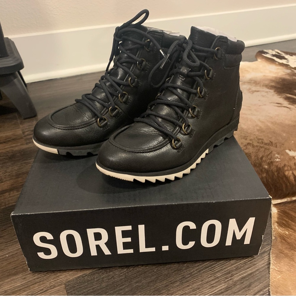 Sorel Harlow Lace up Bootie size 6.5